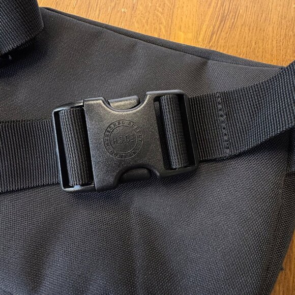 HERSCHEL SUPPLY CO. Settlement Hip Pack Black Waist Bag Adjustable Fanny Pack - Picture 4 of 12